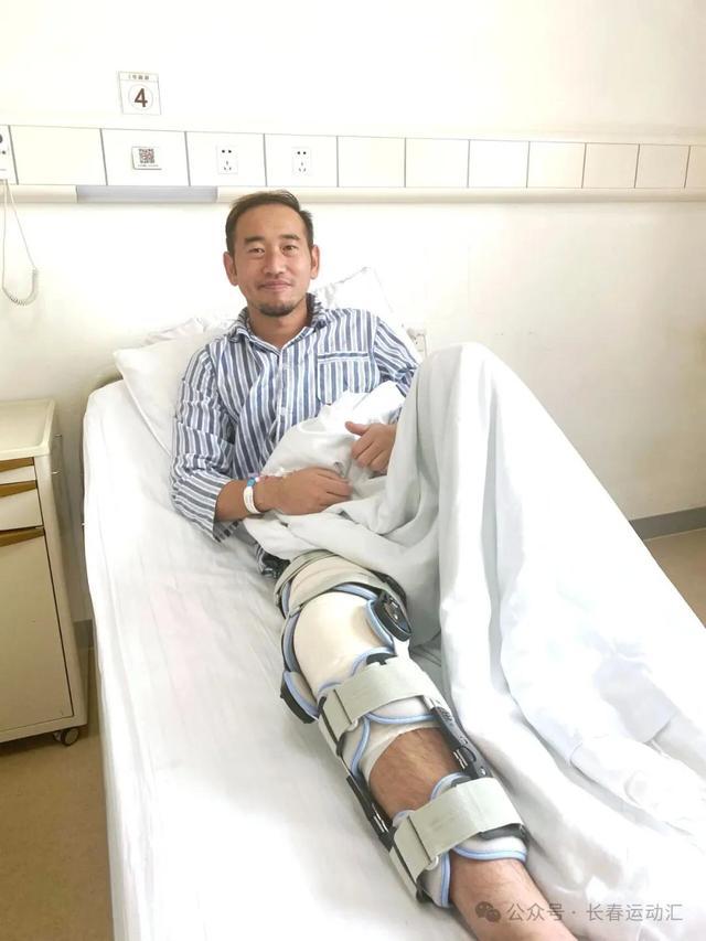 博主:吴亚轲已经成功完成右膝手术,预计康复时间3-4个月