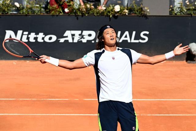 大师赛再闯8强 张之臻红土就是这么红