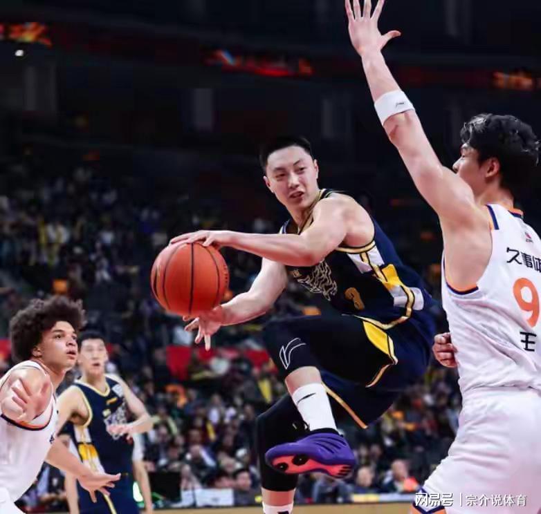 电竞比分-广东队惨败上海,揪出最大混子球员,疯狂打铁不传球,徐杰被坑了